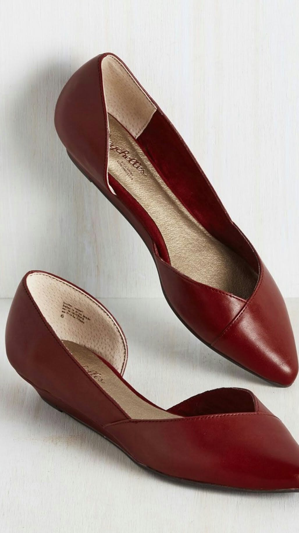 Zapato plano de punta fina